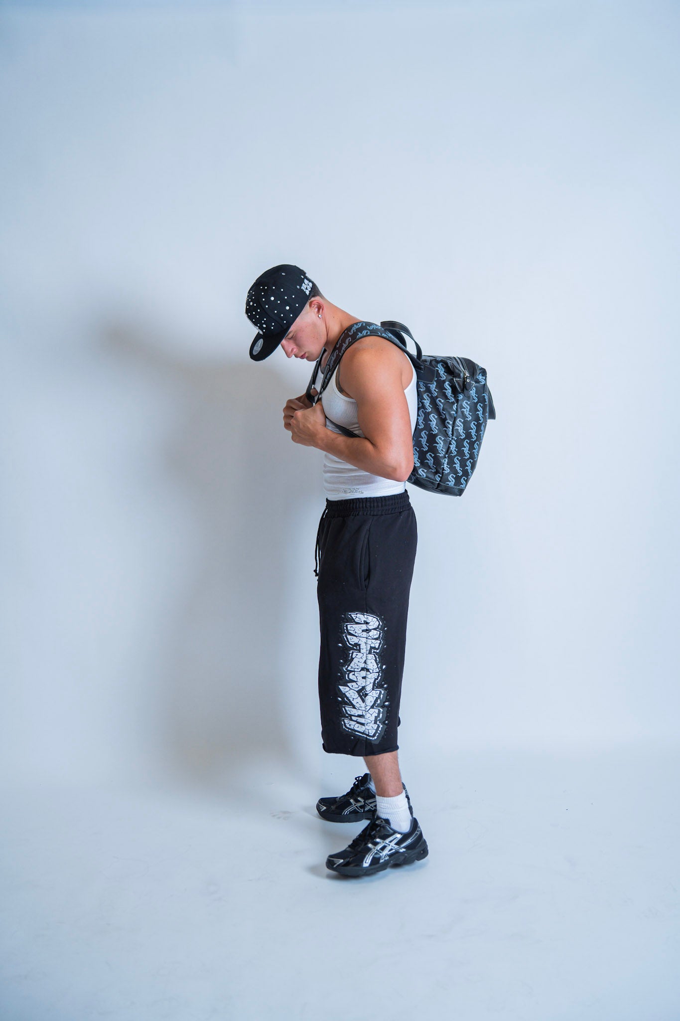“STRIVERS” Graffiti 3/4 Shorts-BLACK