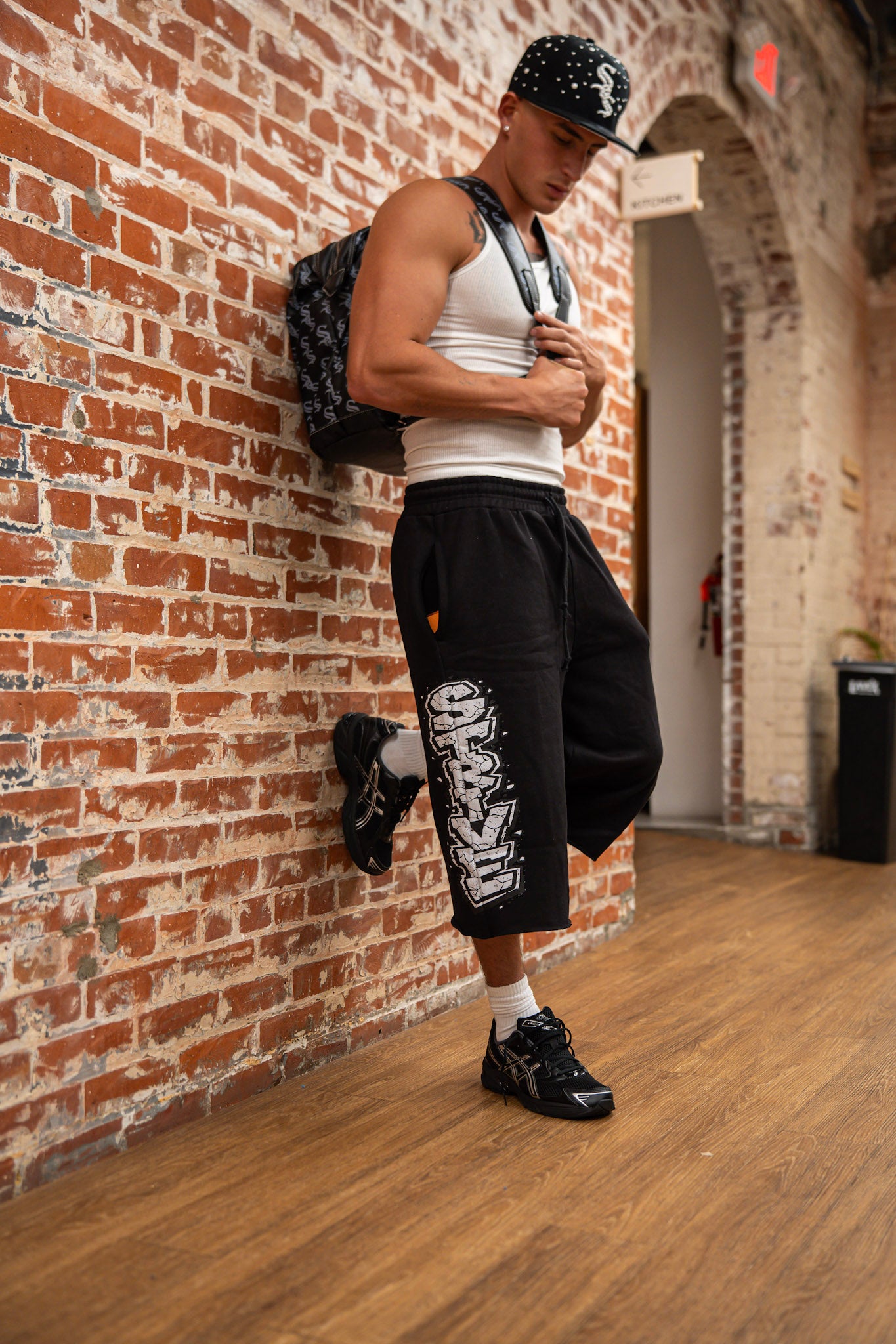 “STRIVERS” Graffiti 3/4 Shorts-BLACK